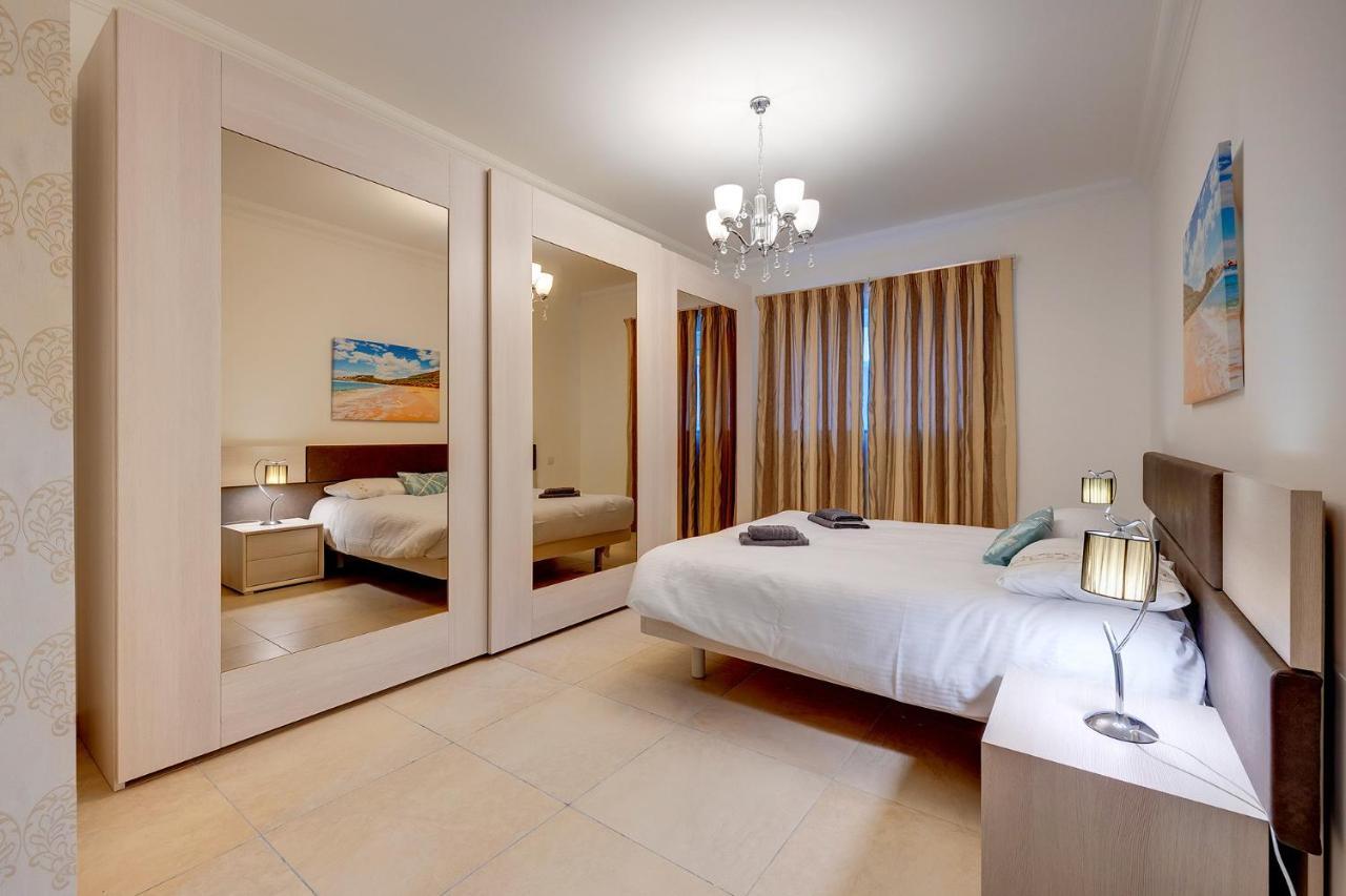 Seafront Lux Apart Inc Pool, Upmarket Area Слима Экстерьер фото
