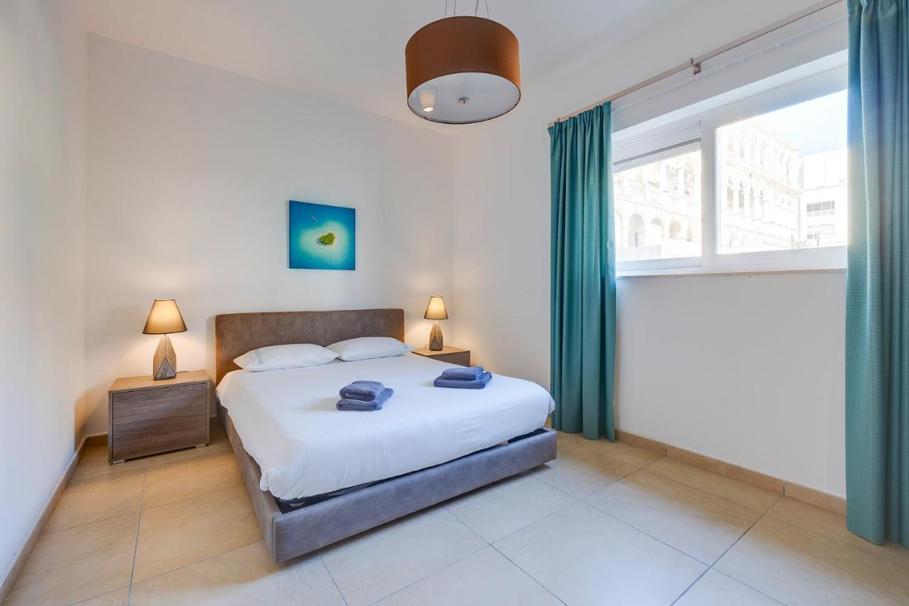 Seafront Lux Apart Inc Pool, Upmarket Area Слима Экстерьер фото