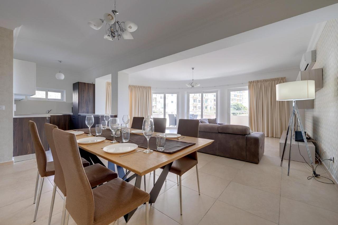Seafront Lux Apart Inc Pool, Upmarket Area Слима Экстерьер фото